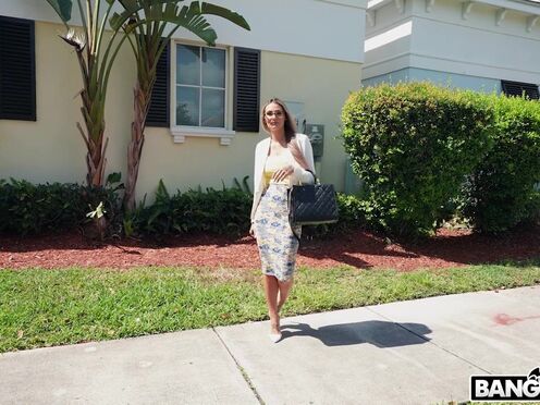 Launch break sex in the bus with an elegant office worker