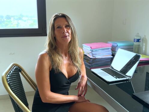 Milena, 40, secretary photographer!