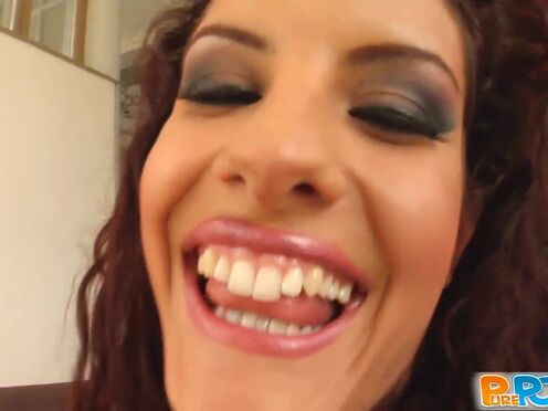 Skinny Leanna riding cock in P-O-V