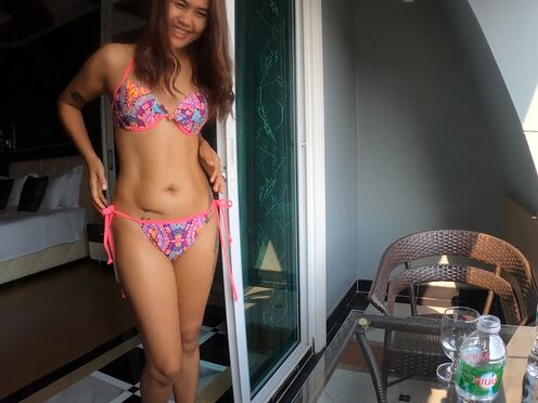 Amateur Thai chick picked up in a mall & banged from behind doggystyle