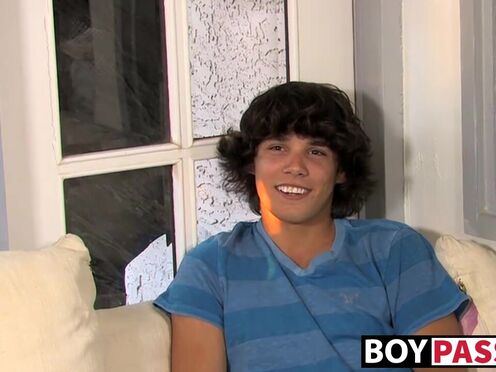 Young bloke fingers his booty & masturbates after interview