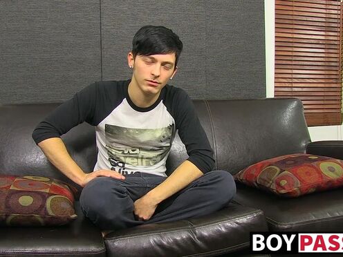 Solo twink stroking & pulling his prick for the camera