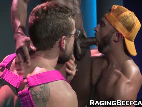 Interracial threeway going wild at the strip club