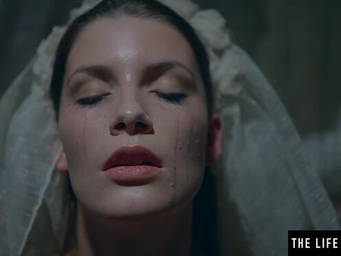 Watch a kinky abandoned bride masturbate to a mindblowing orgasm