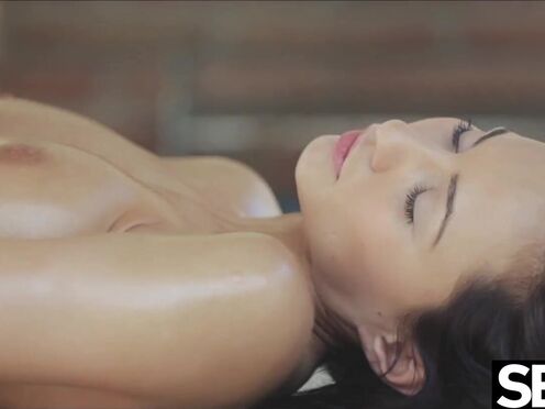 Satisfying babe with perfect body wants you to watch her masturbate