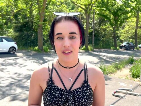 Leila, 18, librarian in Toulouse!