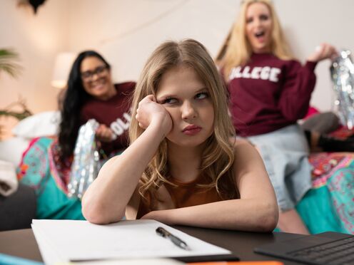 Alma Step-Mater - Dana Vespoli, Coco Lovelock, Charlie Forde