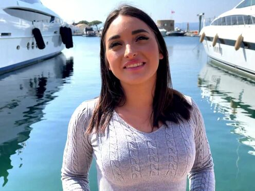 Sarah, 21, hostess on a yacht in Saint-Tropez!