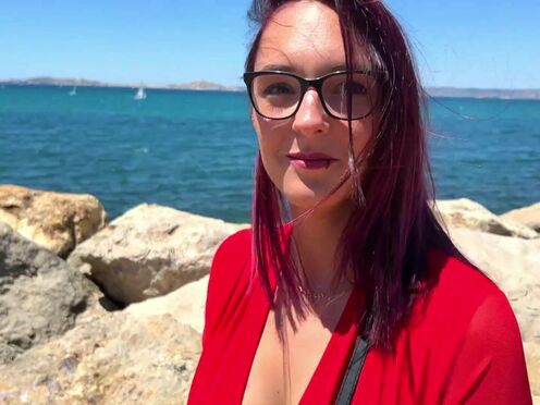 Léa, 27, manager of a lingerie shop in Marseille!