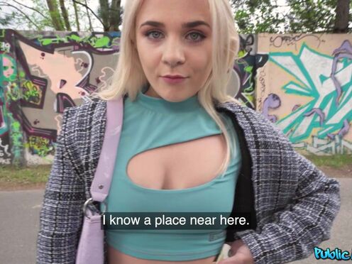 The Big Prague Sausage - Ellie Shou, Martin Gun