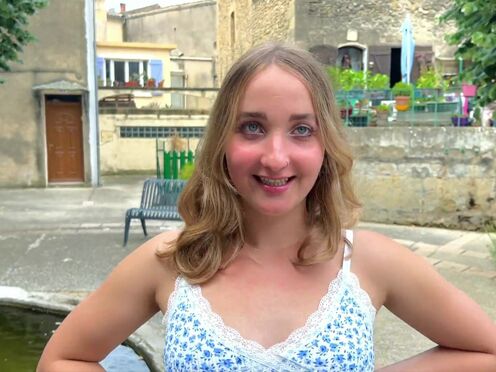 Chloé, 18, law schoolgirl in Cannes!