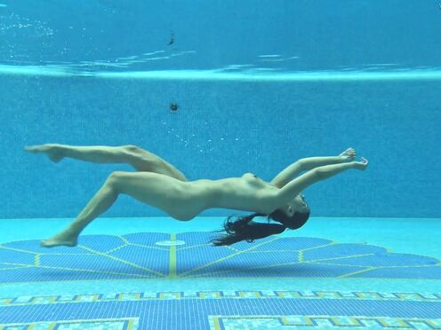 Villa swimming pool naked experience with Sazan