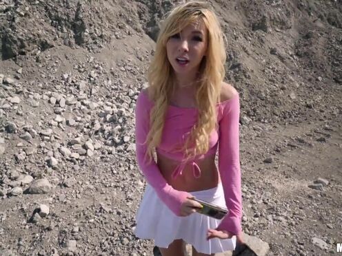 Vlogger Kenzie Reeves needs Hard Cash