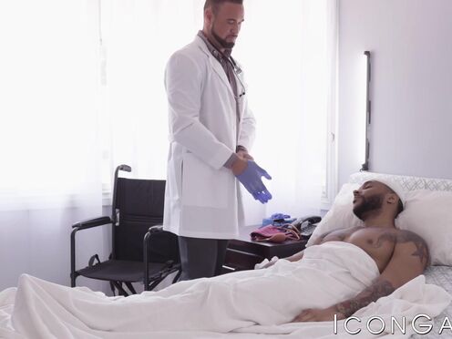 Ebony stud Jaxx Maxim pounds his doc Michael Roman