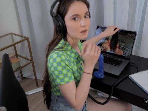 Step Daddy caught Stepdaughter watching porn & practicing handjob! - Hazel Moore