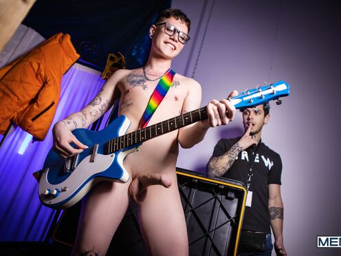 Marco offers Dex a blowjob in exchange for the chance to meet the band... he agrees