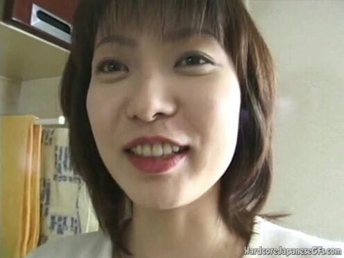 Japanese Sexy Girl insert Carrot on her unshaved twat masturbating