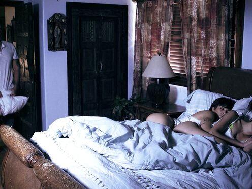 Daddy wanted her really bad. He got his way into her twat - Brooklyn Gray