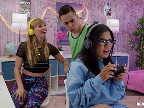 Gamer chick fucks bestie's BF during streaming! - Angel Youngs