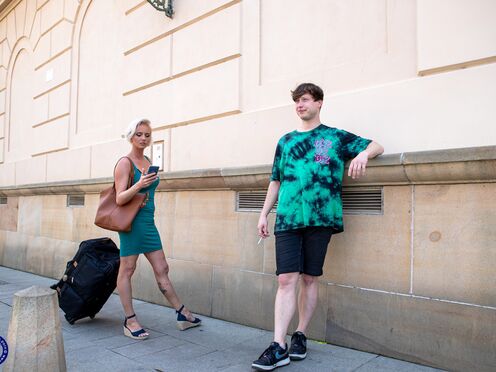 Hot COUGAR lost in Prague but finds a helpful boy - Laurua Blond