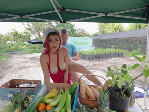 Roxie Sinner getting fucked by the stand