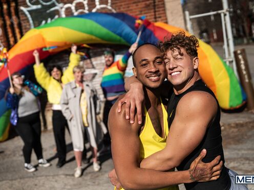 Interracial gay assfucking after pride - Trent King & Felix Fox