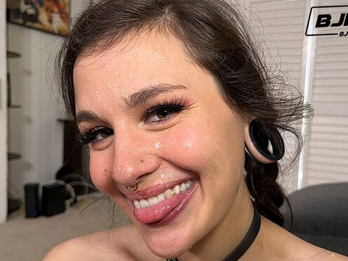 BJRAW Luna Lovely has a lovely throat