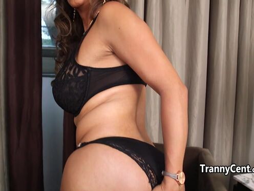 Chubby mature sheshaft in solo