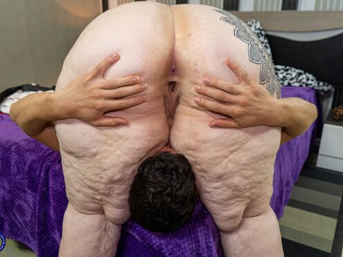 BBW ginger mature Sophia Lola gets pumped