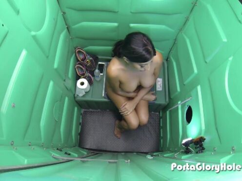 Porta Gloryhole naughty milf needs her cum
