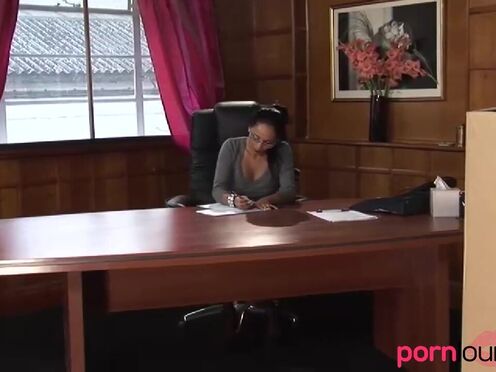 stepmommy boss muff eaten out & fingered