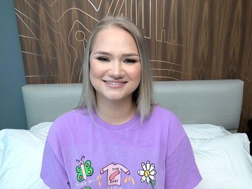 Blonde teen with a juicy thick booty sucks prick