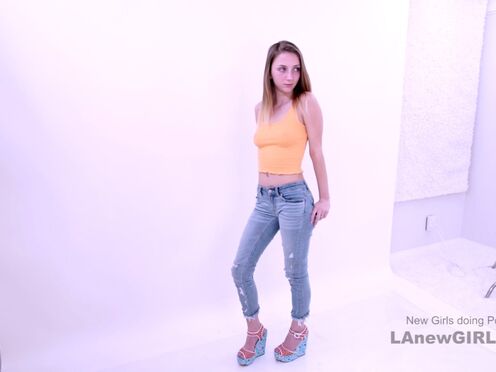 Super charming blonde banged in tight muff at audition