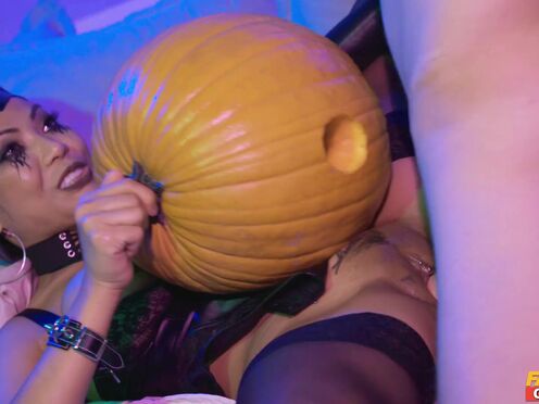 Lustful lame guy fuck pumpkin & Maleficent cosplay hottie - Polly Pons