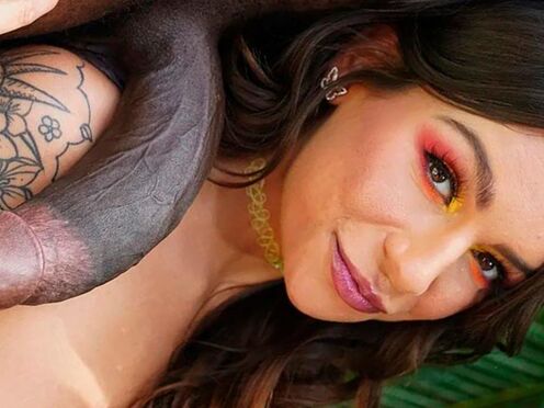 This monster is going up to my booty! - April Olsen vs Brickzilla