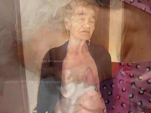 OmaGeiL Amateur Moms Posing Naked For Photo Collection
