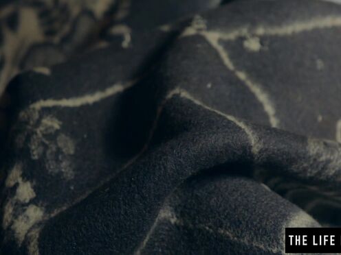 Fetching girl Beata B rams her muff with a carrot