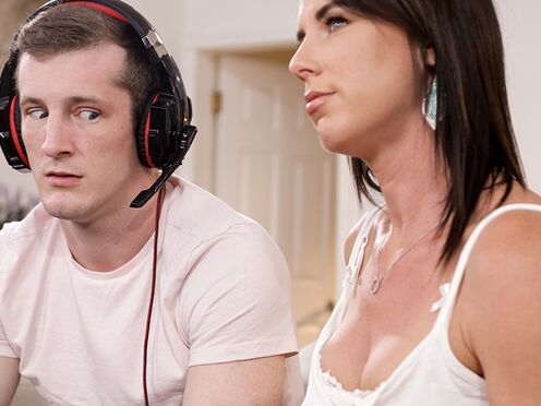MILF'S BOY Gamer stepson fucks the dirty minded STEPMOM - Riley Jacobs