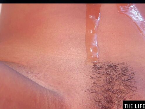 Black cutie Luna Corazon is spreading & fingering