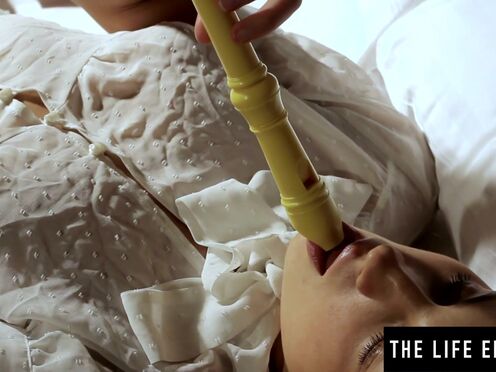 Pretty Melena A fingers her perfect beaver