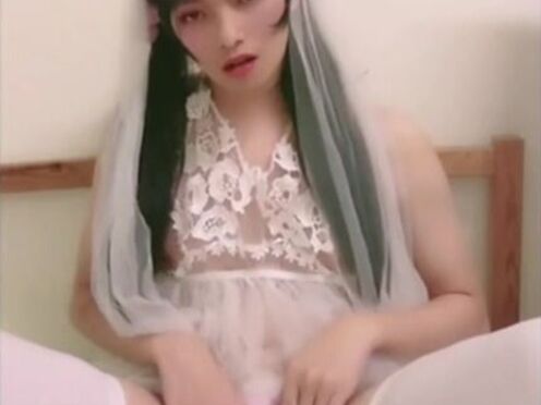 here comes the ladyboy bride, too lustful she wank & cum on her bare hands