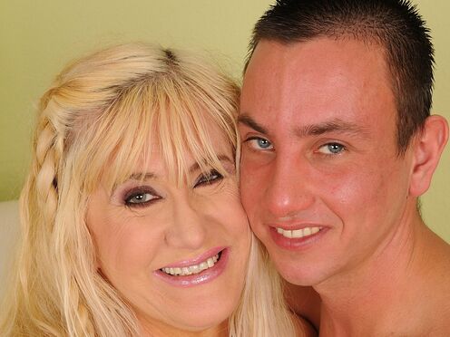 Blonde grandma can't handle this meat in her old snatch