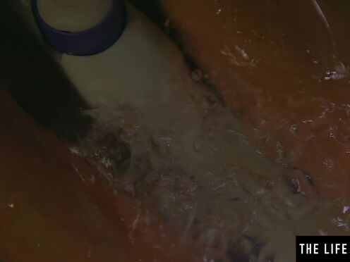 Lavish blonde Nicole rubs her dripping wet beaver