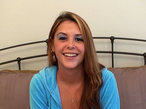 Super charming 19 yr old has an amazing orgasm