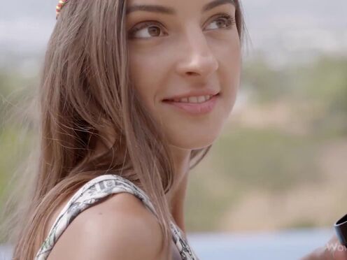 Sweet teen hottie Melena Mariais masturbating in the swimming pool