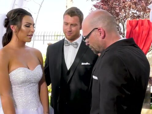 TBabe housewife enjoys the honeymoon