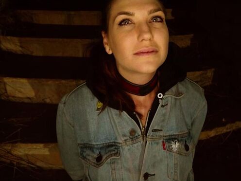 Worshipping shaft before hard fuck outdoors