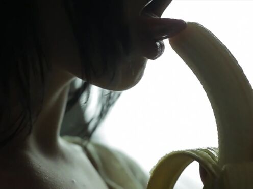 Bombshell young Anna bends over to show her tight holes