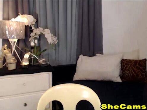 Bombshell Tranny with a nice beautifull tits live