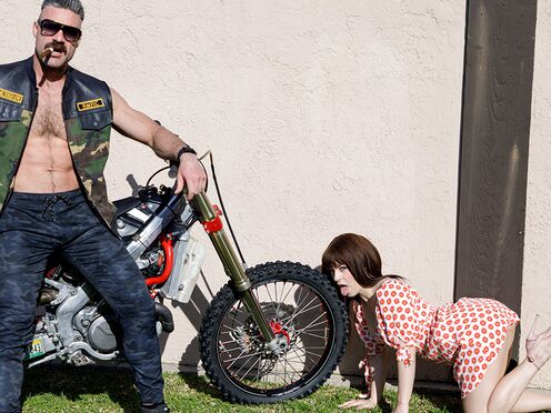 Kiara Edwards - Muffstache